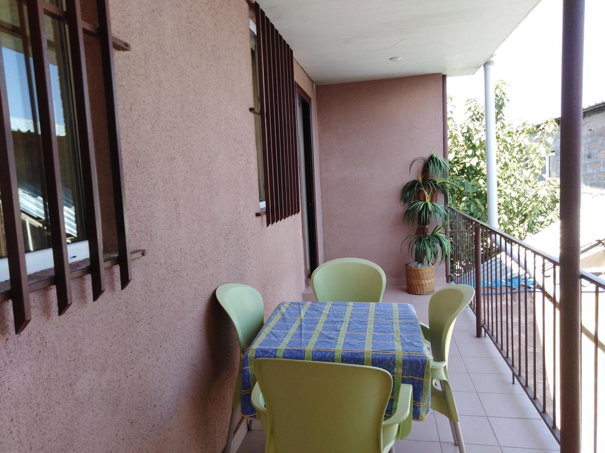 Rest Guest House Yerevan Bagian luar foto